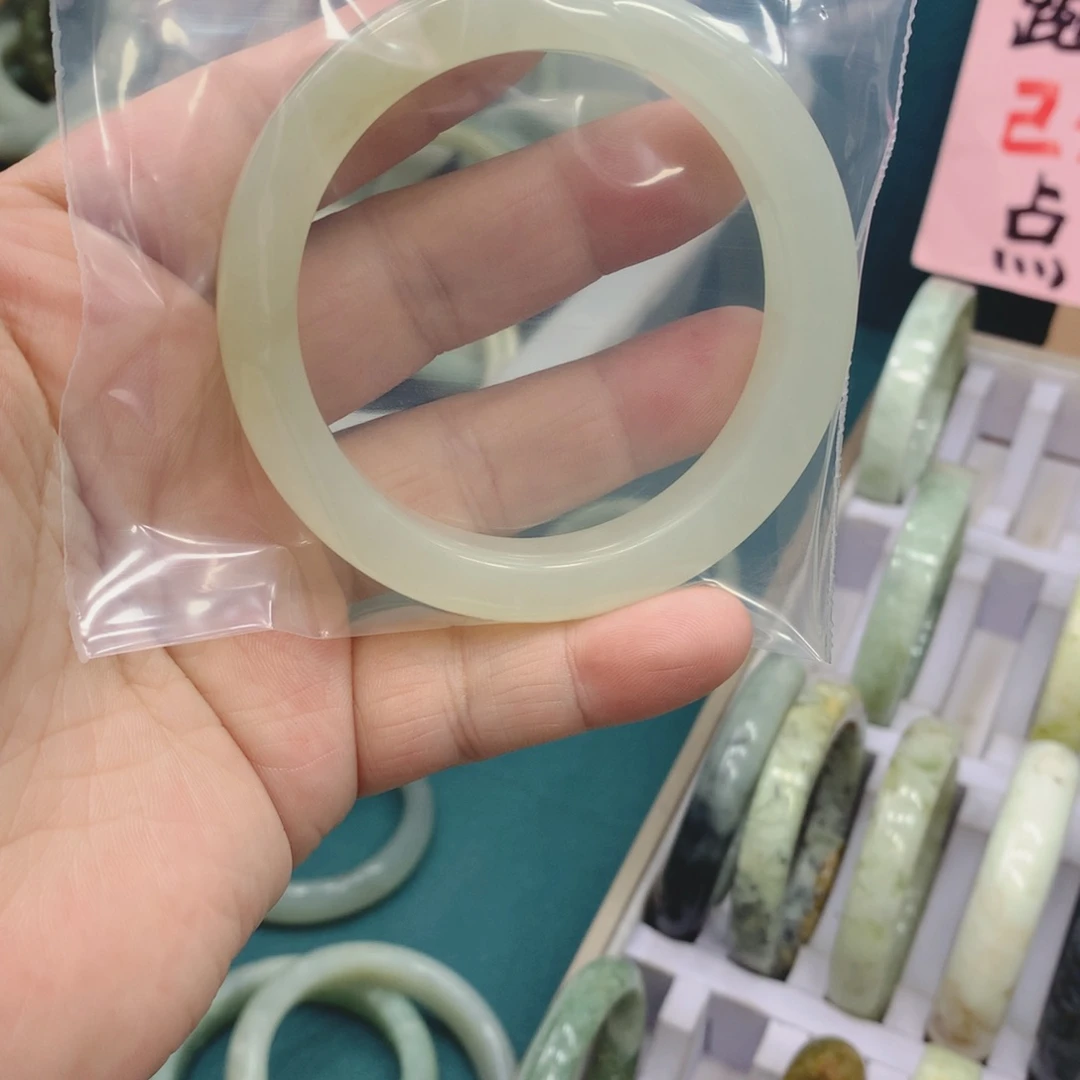 謜***姐蛇纹石玉未镶嵌手镯