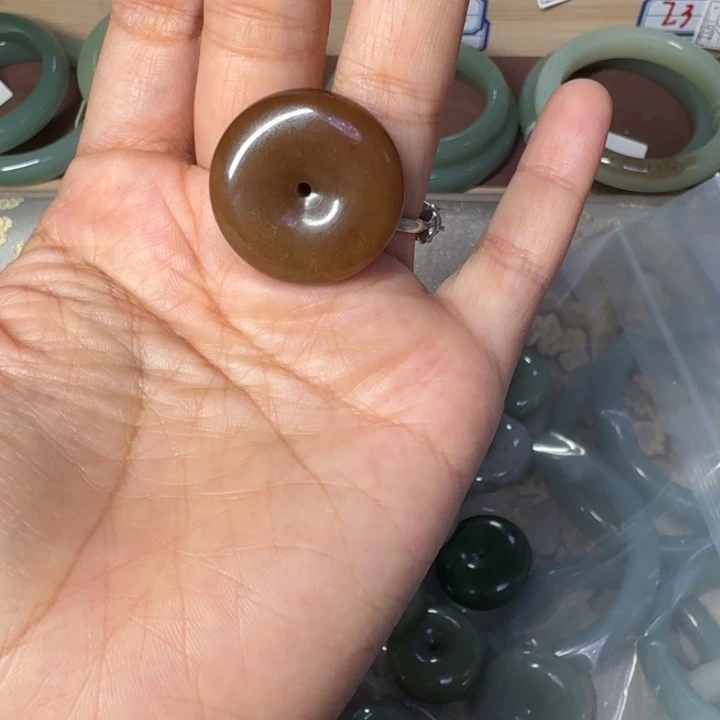 宝***.和田玉未镶嵌手镯