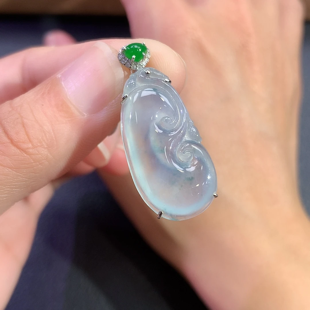 翡翠18K金镶嵌吊坠(赠链)