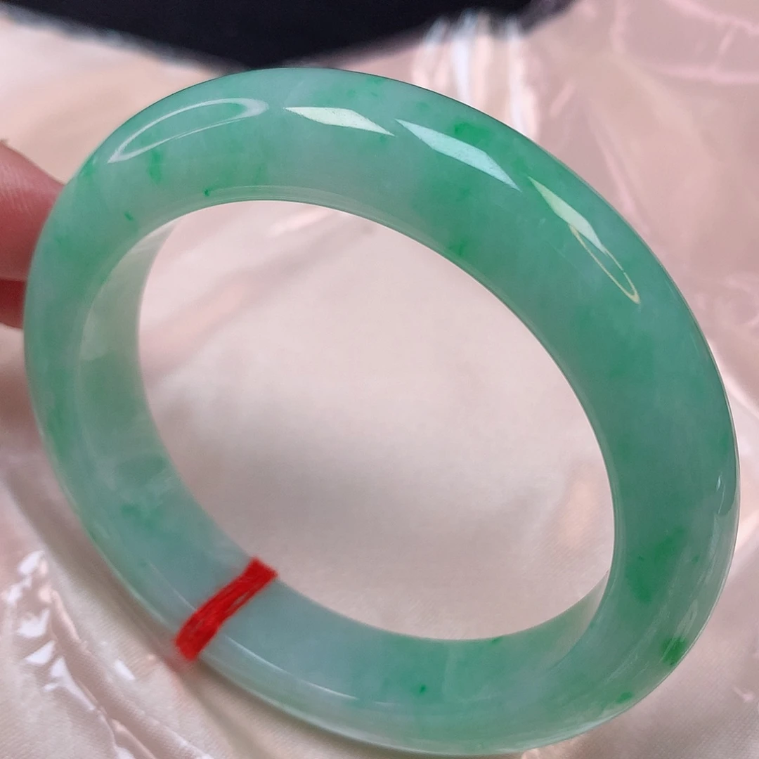 翡翠手镯未镶嵌57+ 翡翠手镯