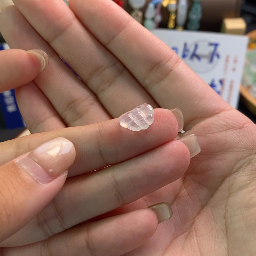如***^翡翠未镶嵌颈饰17921