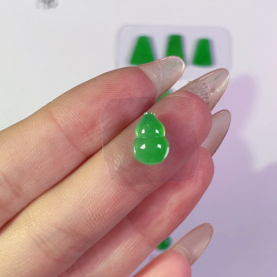 翡翠未镶嵌颈饰裸石