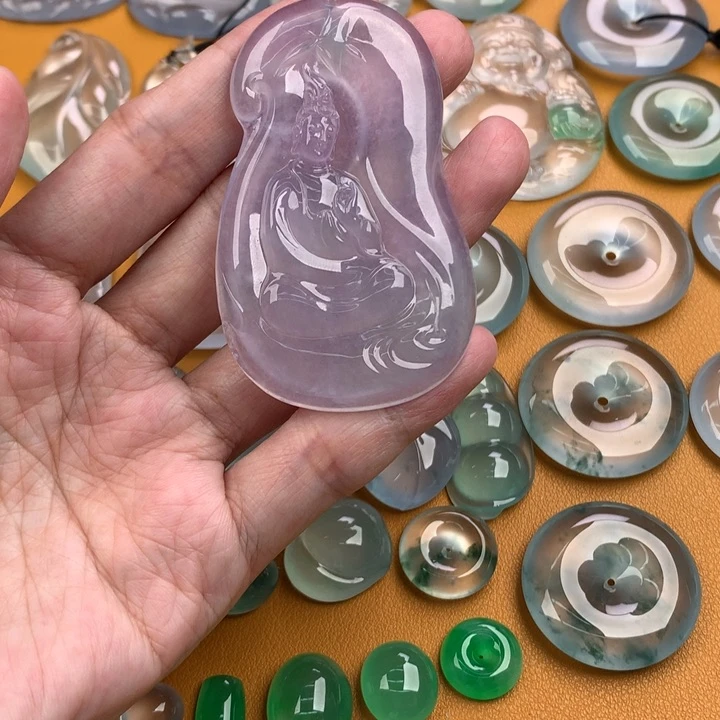 颈饰未镶嵌翡翠…..