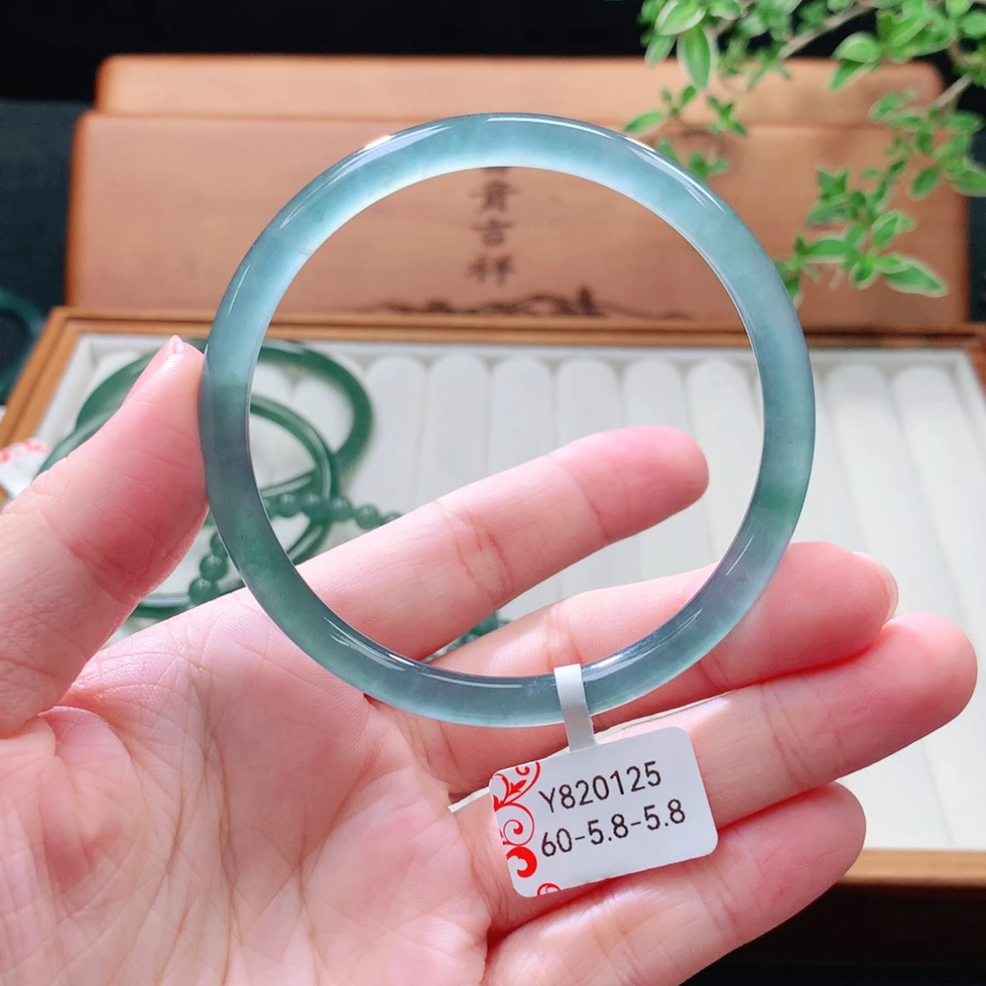 未镶嵌手镯（圆镯）翡翠