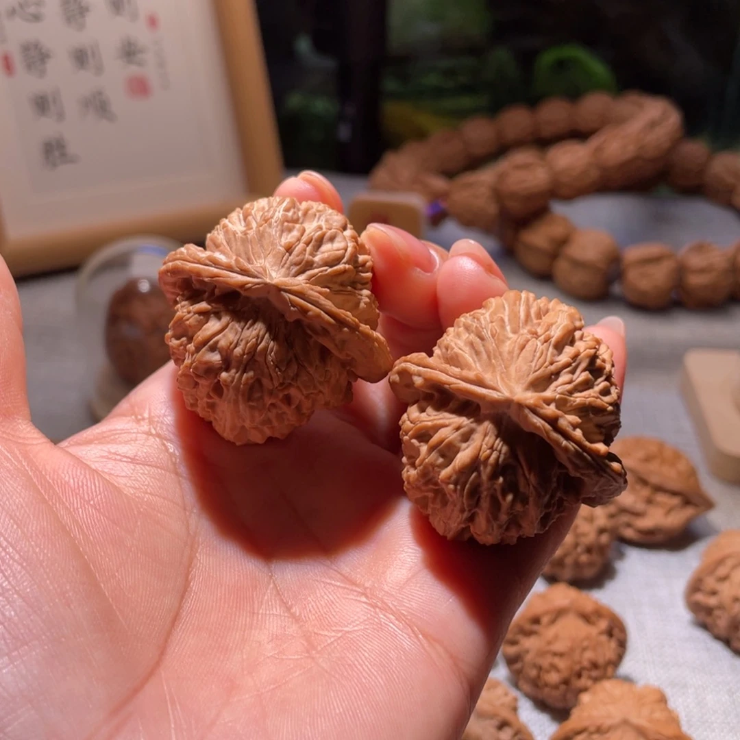 桃核把件41三角白的