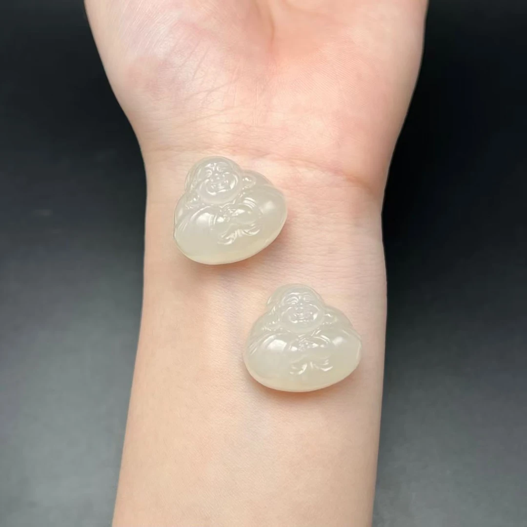 【北野珠宝】天然和田玉抱抱佛吊坠-B237H-2多样性发一22×21×11mm