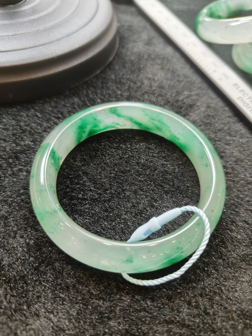 非洲翠手镯天然石英质玉51-52圈口