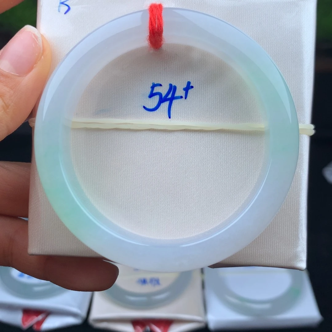 翡翠手镯未镶嵌手镯
