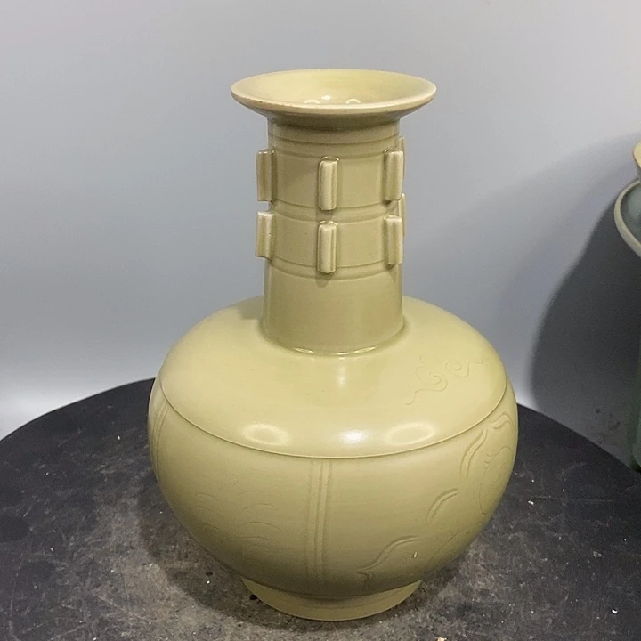 越窑盘口瓶造型独特
