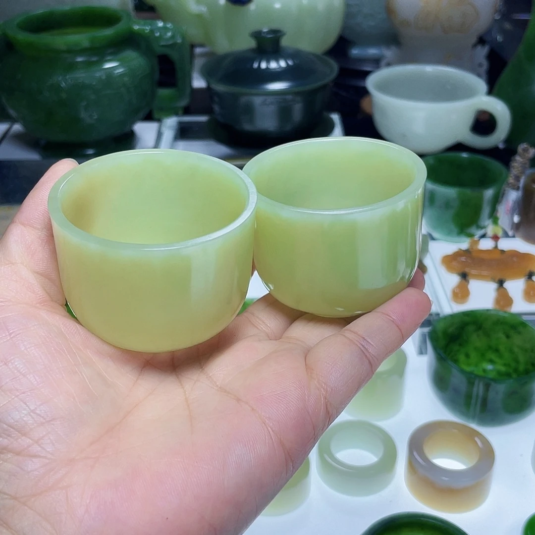 灵***红和田玉未镶嵌挂件