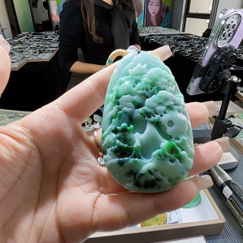 颈饰未镶嵌翡翠一个