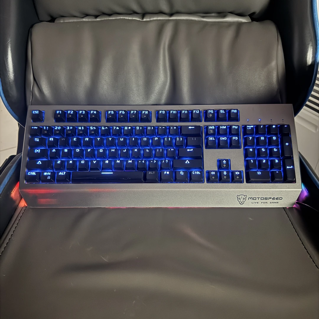 8新 iQOO 捡漏摩豹CK99光轴机械键盘不包灯全亮 小手托款