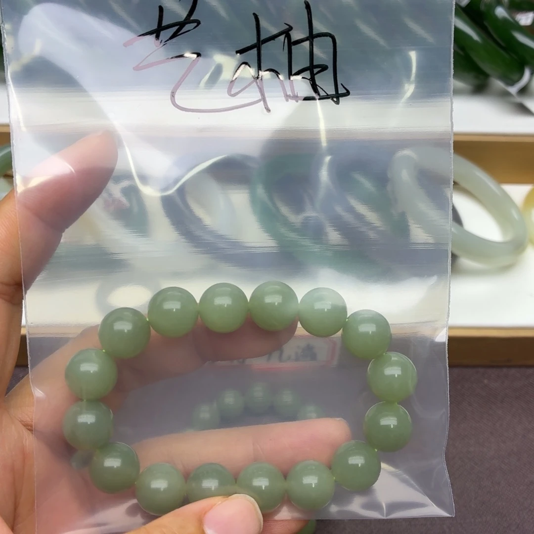 艺***妈和田玉未镶嵌手链