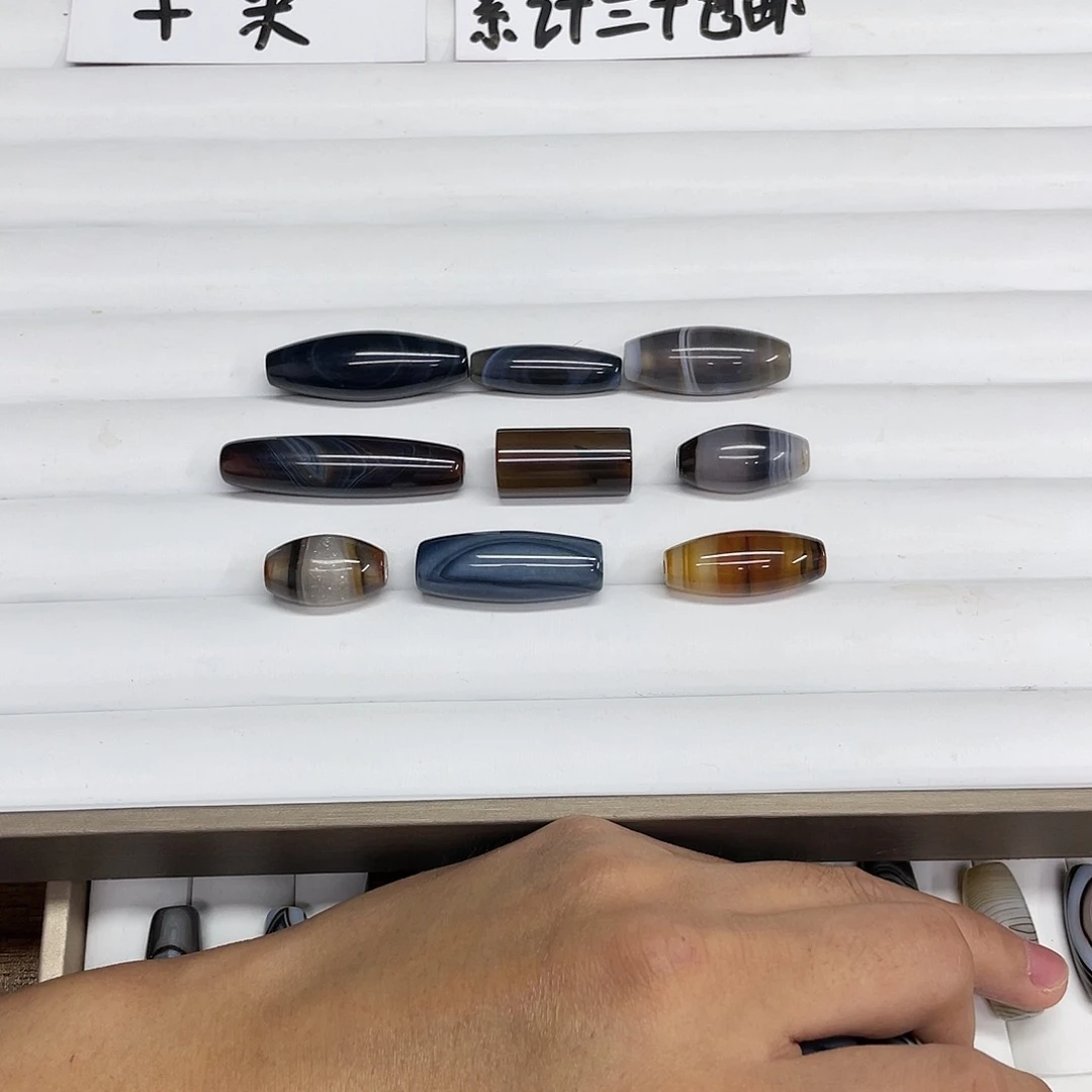 玛瑙/玉髓颈饰未镶嵌言**白