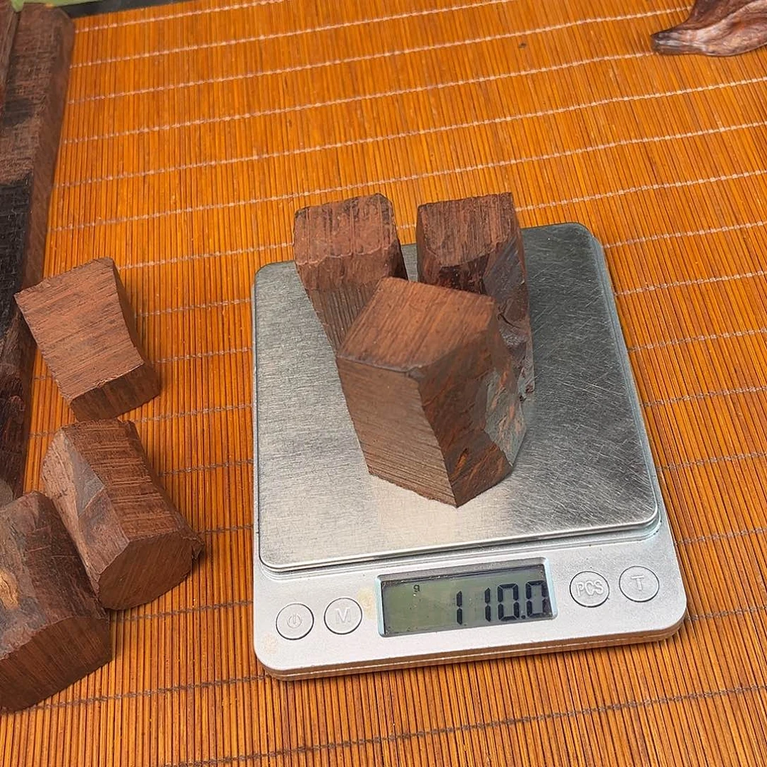 Y***D檀香紫檀（小叶紫檀）