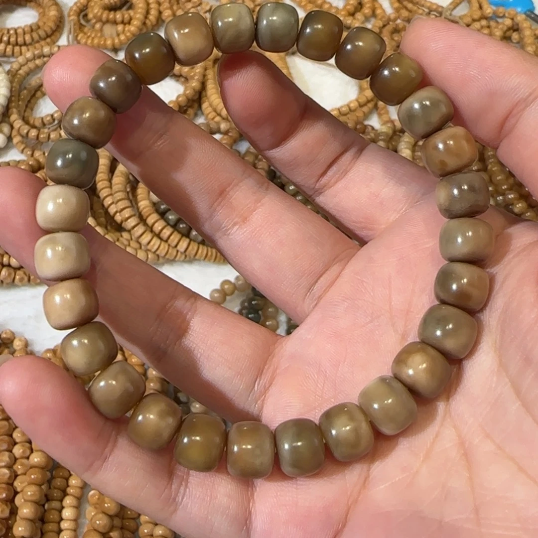 给***皮吊坠龙脊菩提卡9老型单圈玉化料