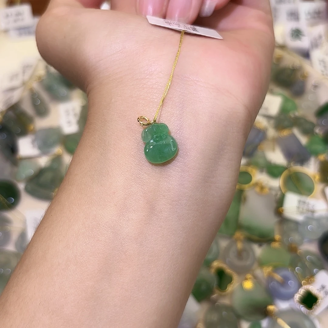 翡翠18K金镶嵌颈饰钱袋