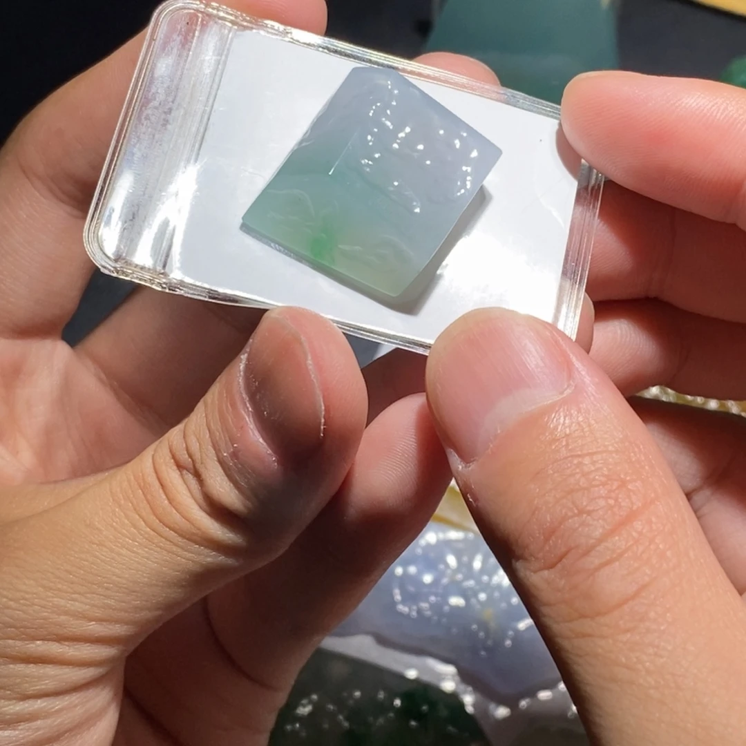定制翡翠未镶嵌白冰起胶甜绿色丝