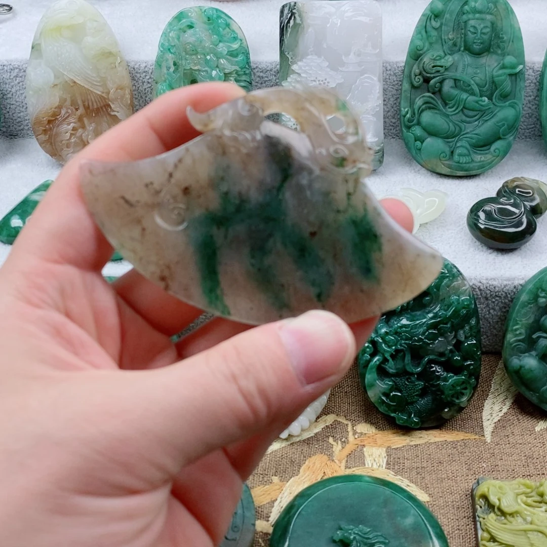 独山玉未镶嵌颈饰