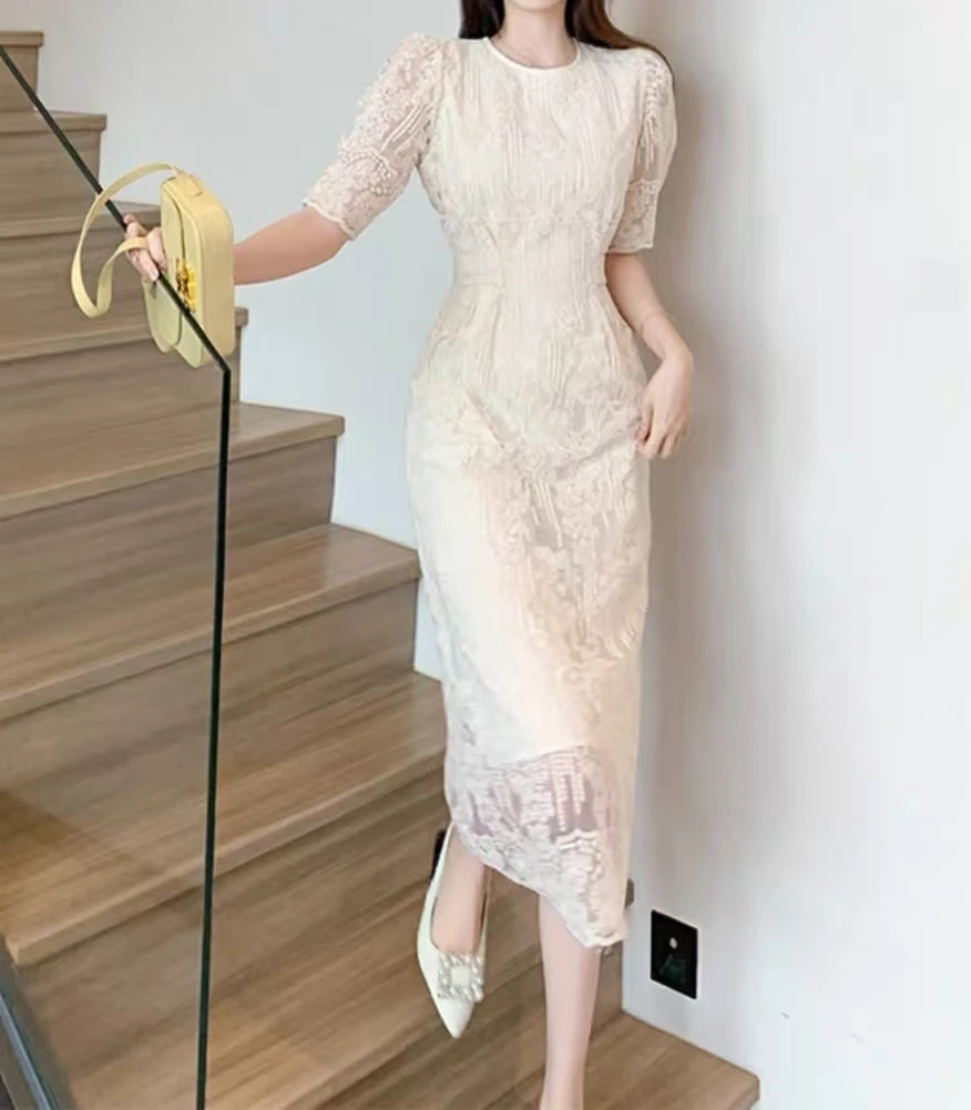 高级感重工刺绣蕾丝简约泡泡袖连衣裙女夏圆领开叉气质名媛系带裙