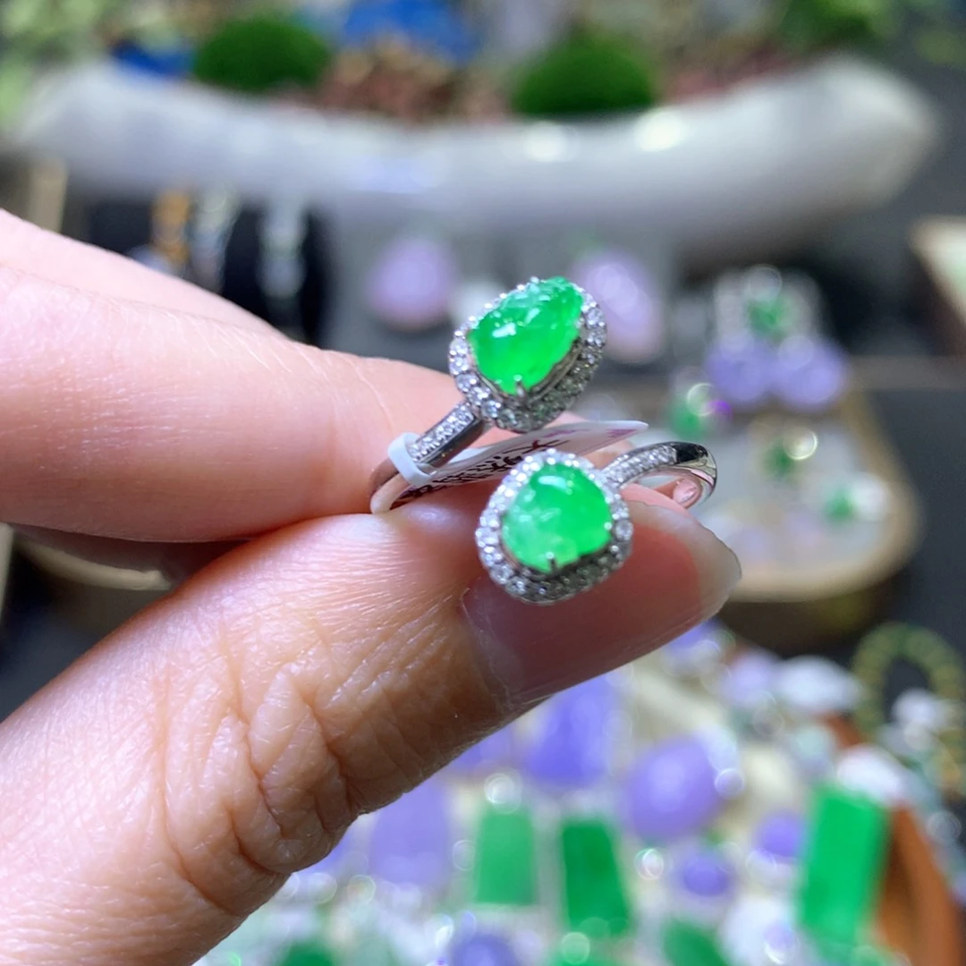 【闪购商品】翡翠颈饰18K金镶嵌翡翠吊坠项链