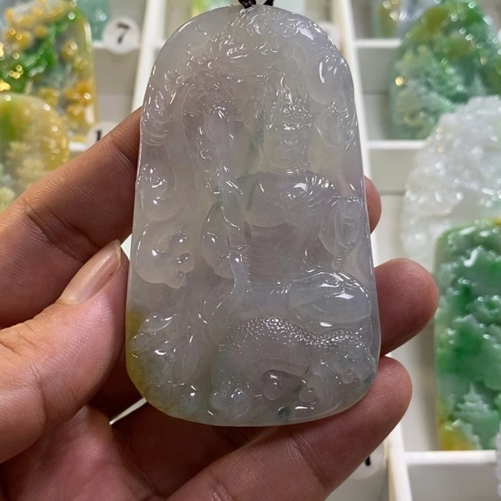 翡翠未镶嵌颈饰四*哥不动