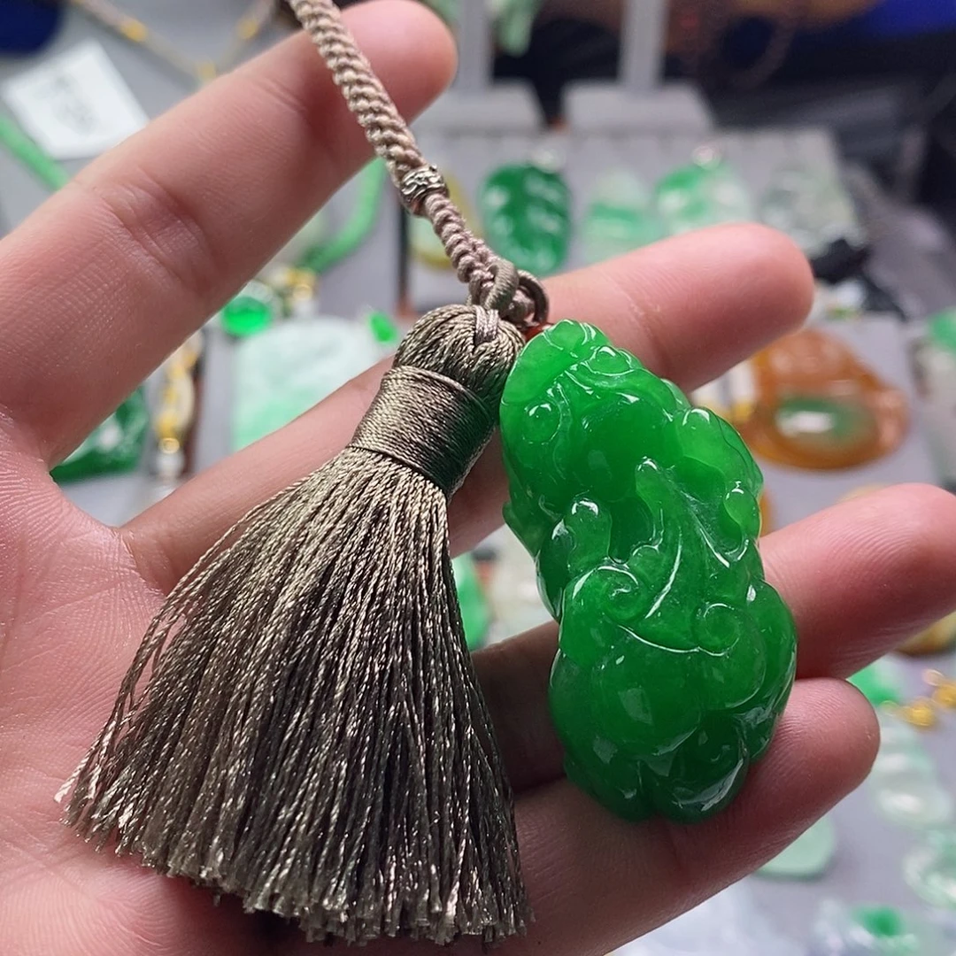 翡翠未镶嵌吊坠(赠链)