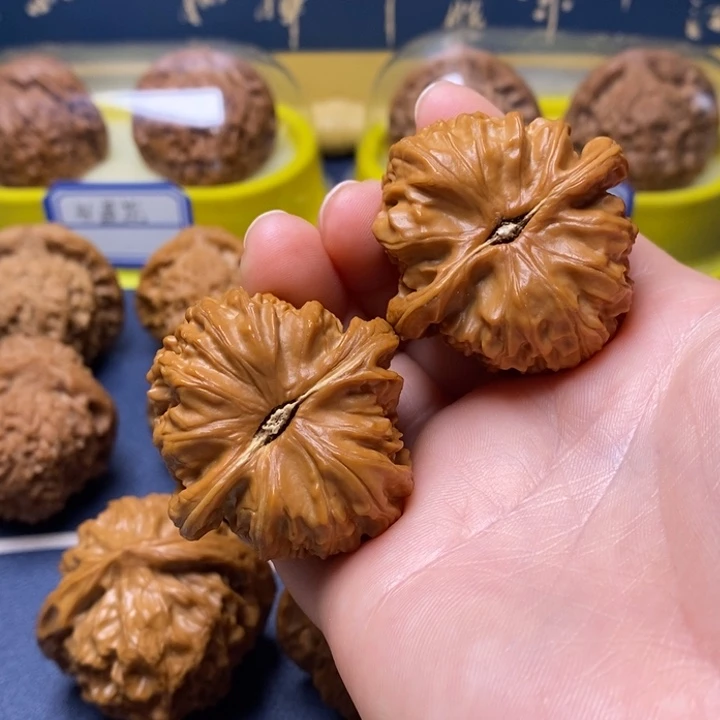 文玩核桃把件壯*白狮子
