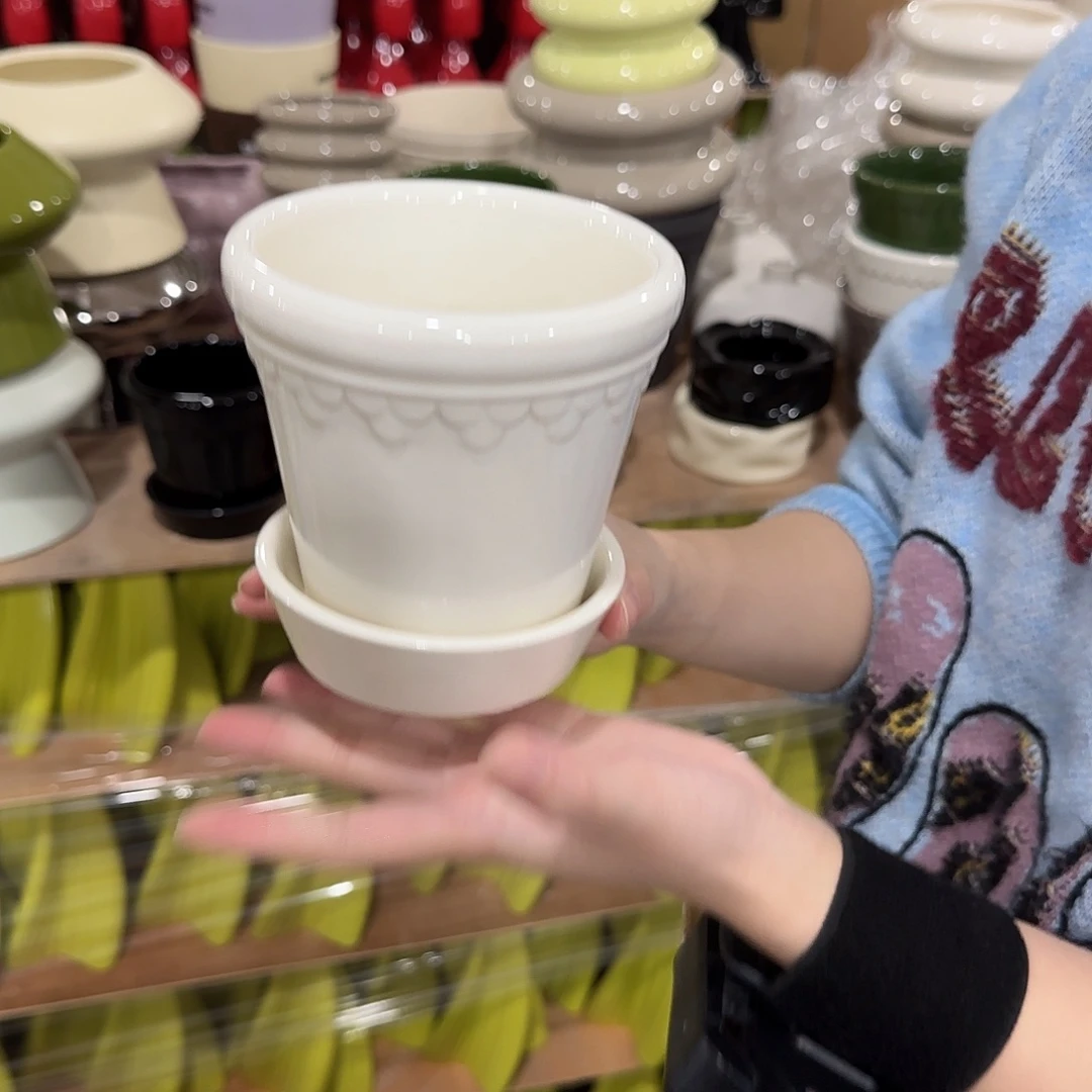 b4白色带托花盆花盆花盆