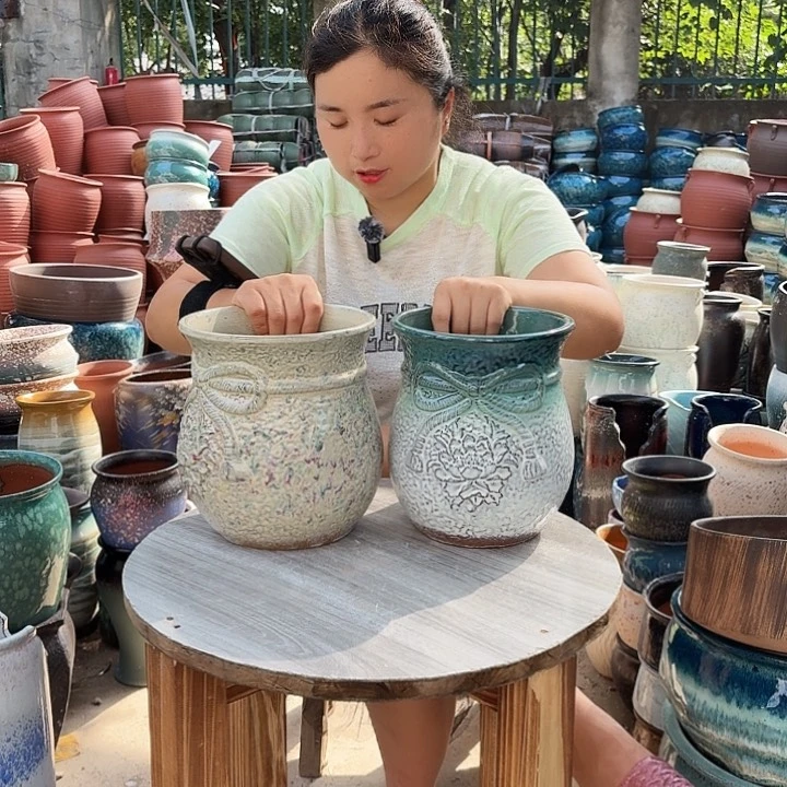 口18高21瑕疵两个盆子。