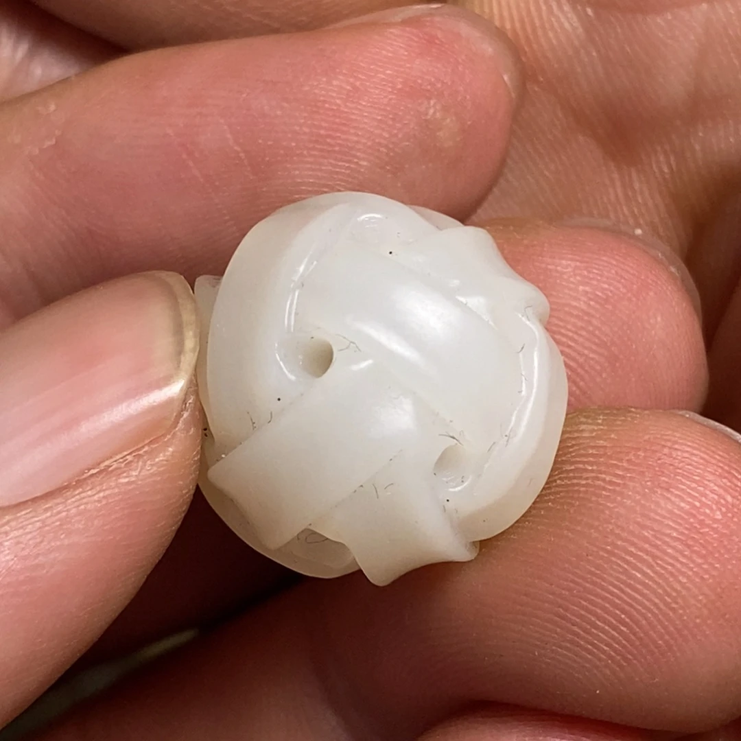 和田玉未镶嵌颈饰青*果