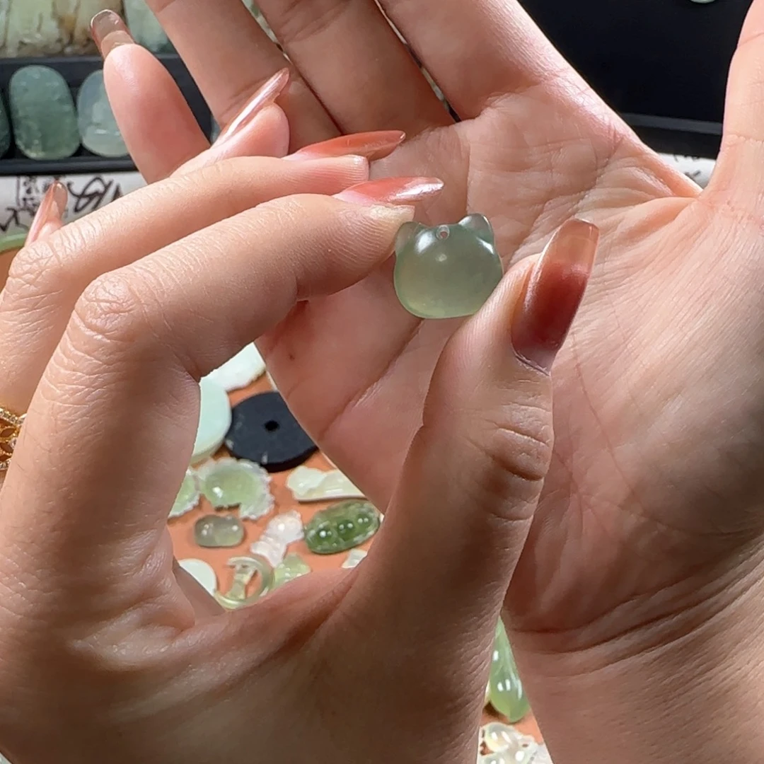 蛇纹石玉颈饰未镶嵌猫猫头