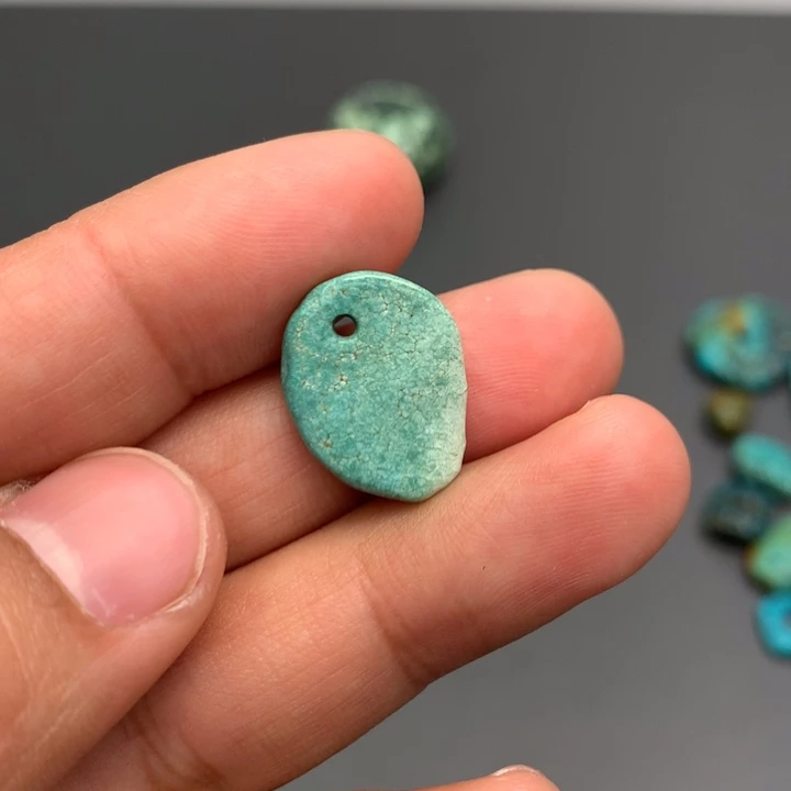 绿松石颈饰未镶嵌