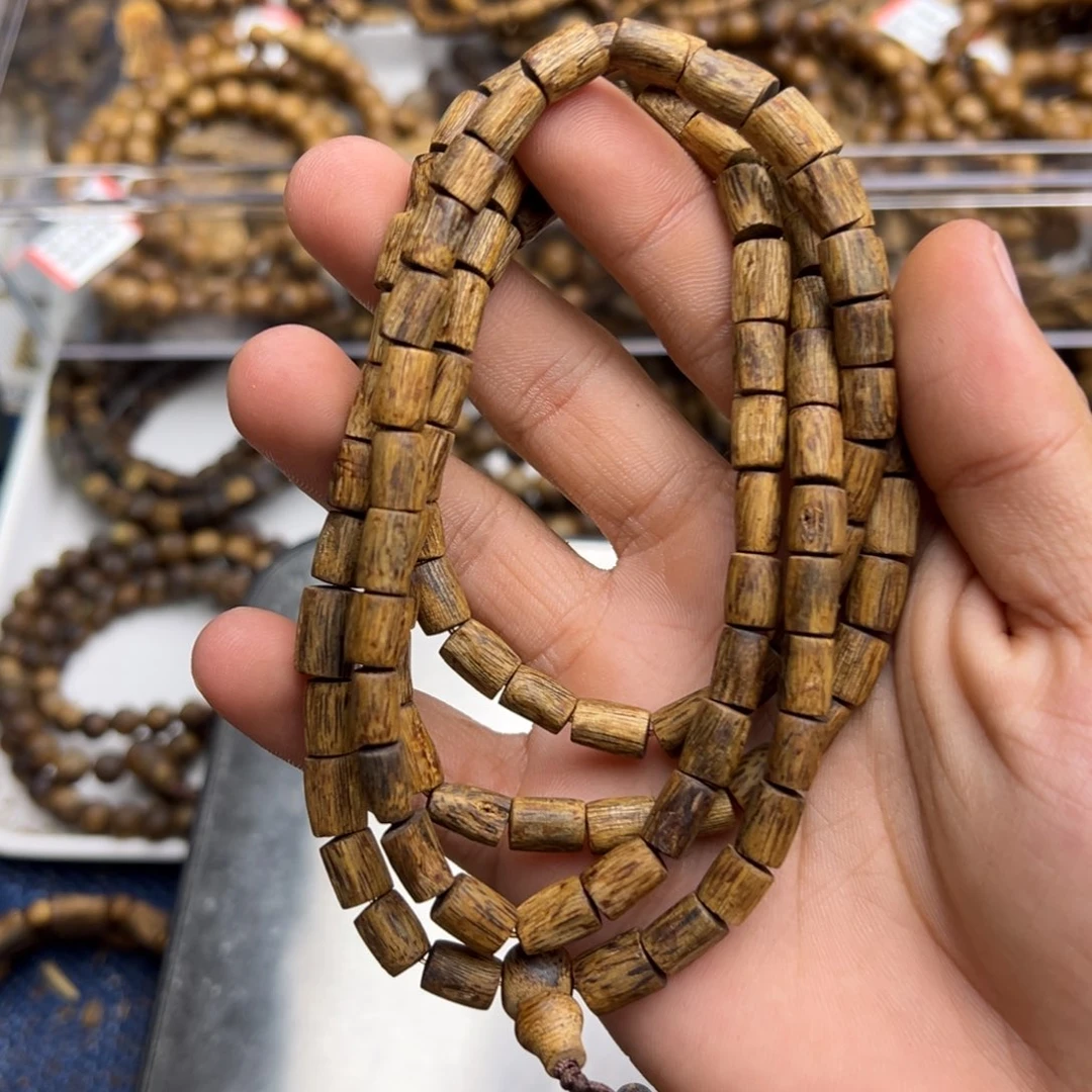 沉香碎屑沉香K**o老乌身白奇随行桶珠18克