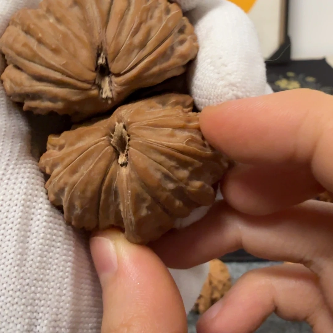 王***飞木质类铁锤全品半壁文玩核桃