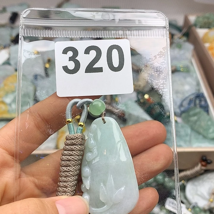 翡翠颈饰未镶嵌海**语翡翠