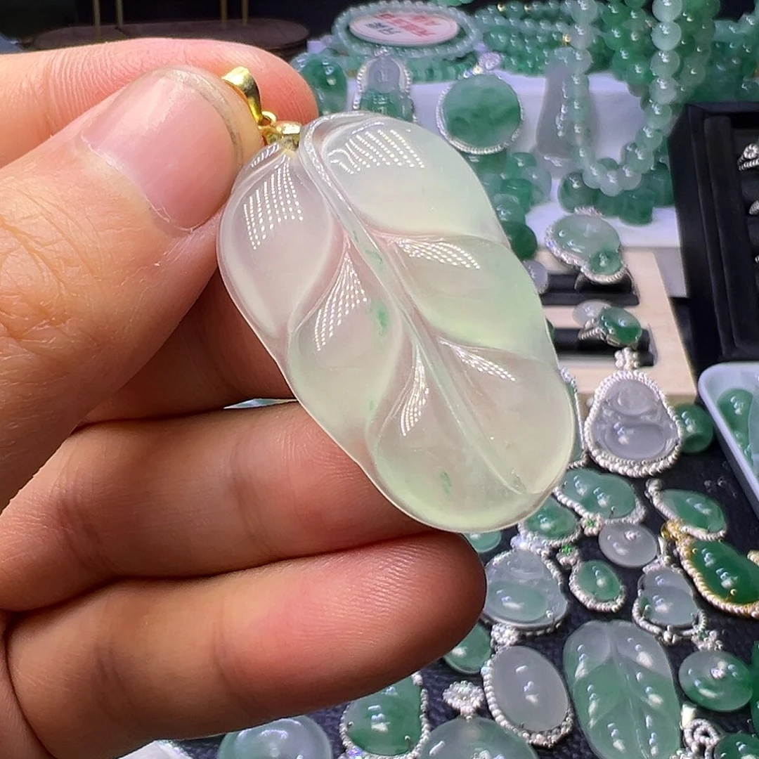 石英质玉（非洲翠）未镶嵌颈饰