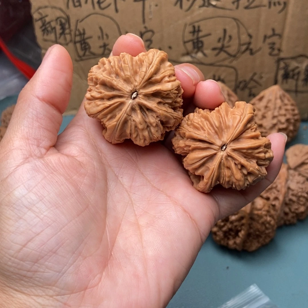 嘻***嗷文玩核桃吊坠暴雪74