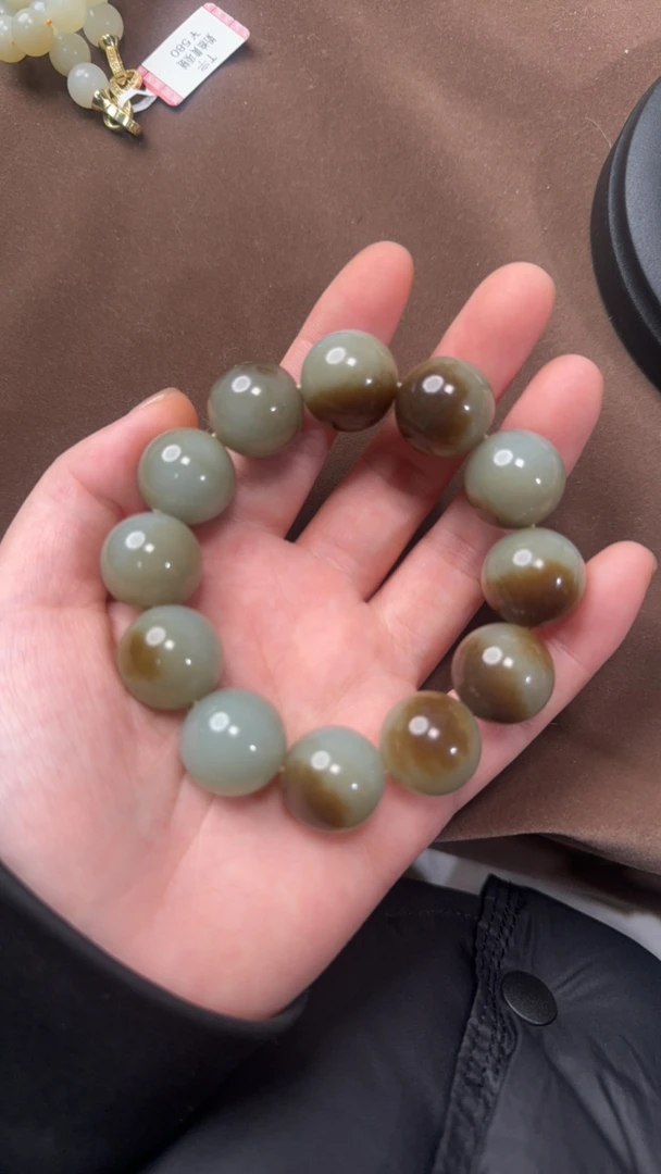 初见珠宝和田玉手串