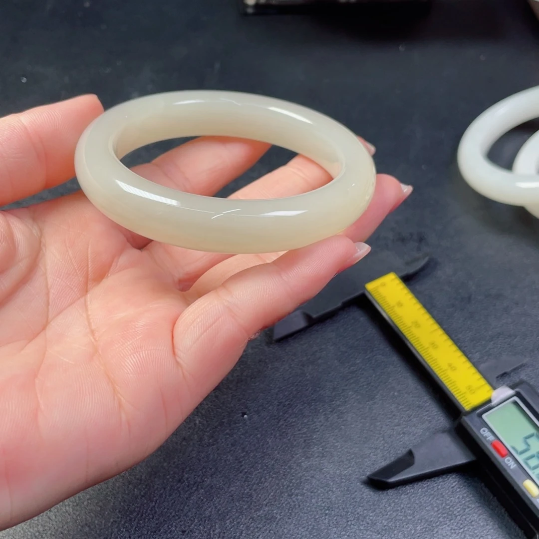 W***o和田玉未镶嵌颈饰596高货晴水手镯77