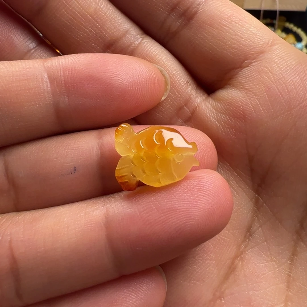 蜜蜡颈饰未镶嵌小鱼