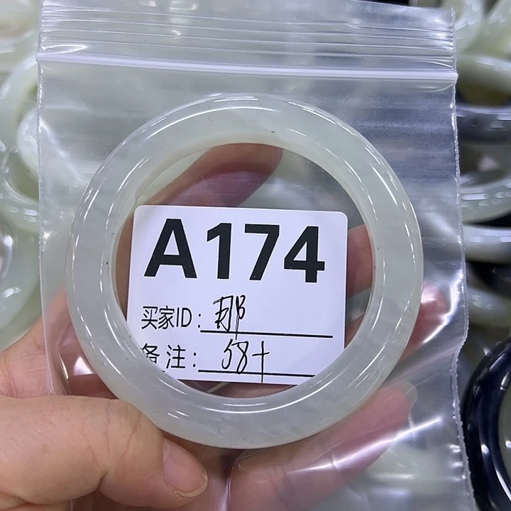 那***雨蛇纹石玉未镶嵌手镯