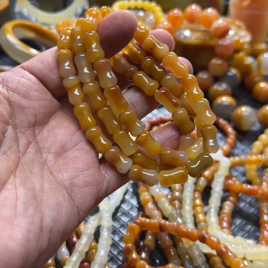 石英质玉未镶嵌颈饰