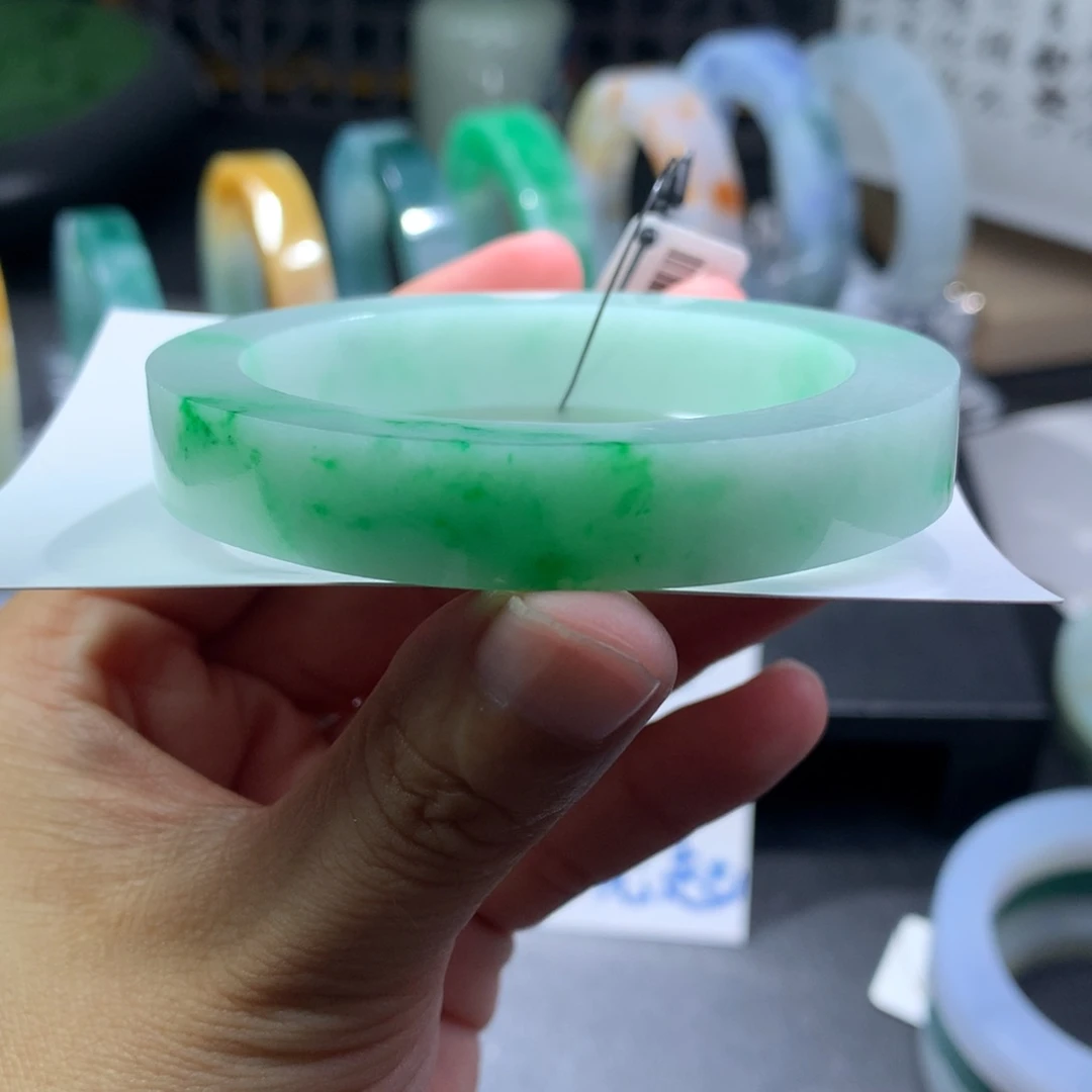 未镶嵌手镯定制翡翠