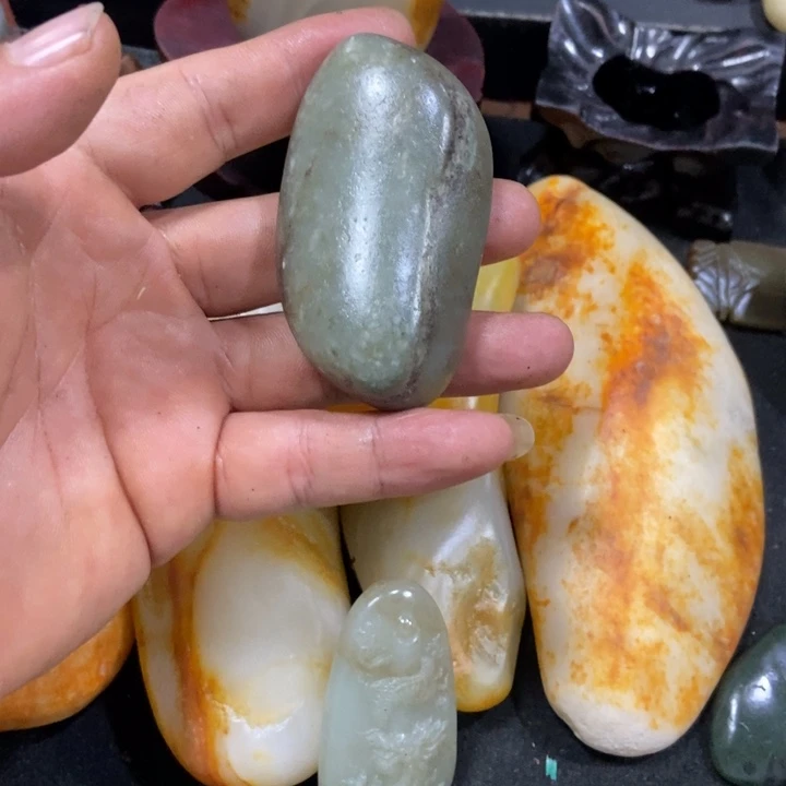 颈饰未镶嵌和田玉（糖玉）