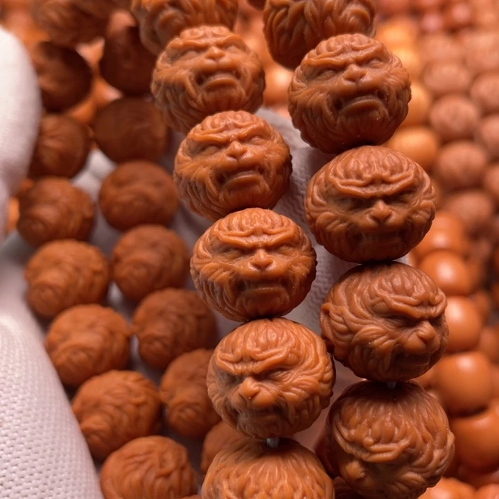 猴头核桃吊坠齐**圣斗战胜佛