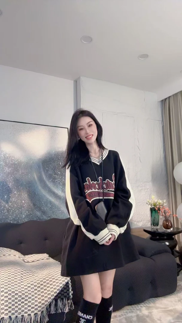 诺小晨推荐--春季新款v领设计感时尚百搭宽松气质长袖休闲卫衣Q15