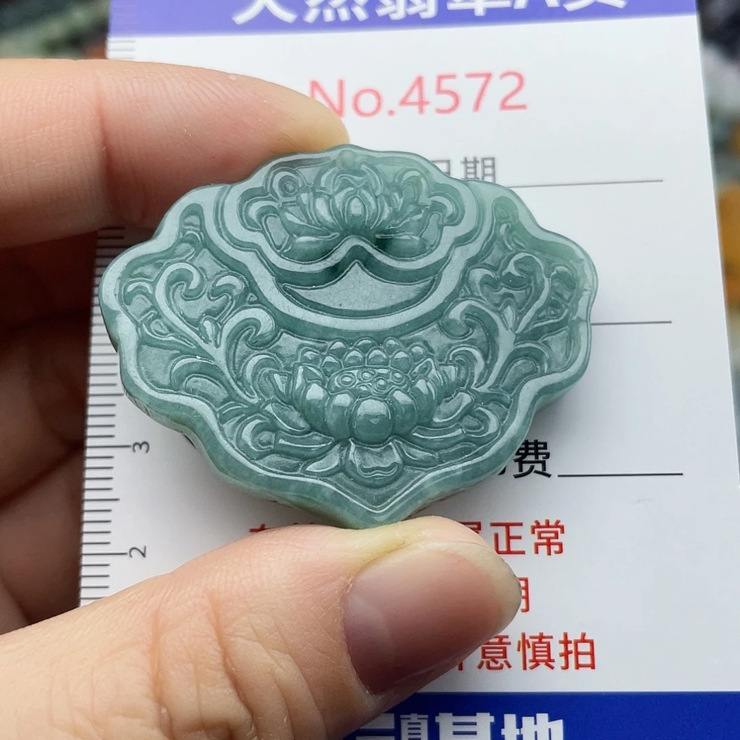 翡翠未镶嵌挂件4572