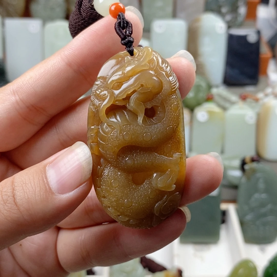 颈饰未镶嵌和田玉（糖玉）