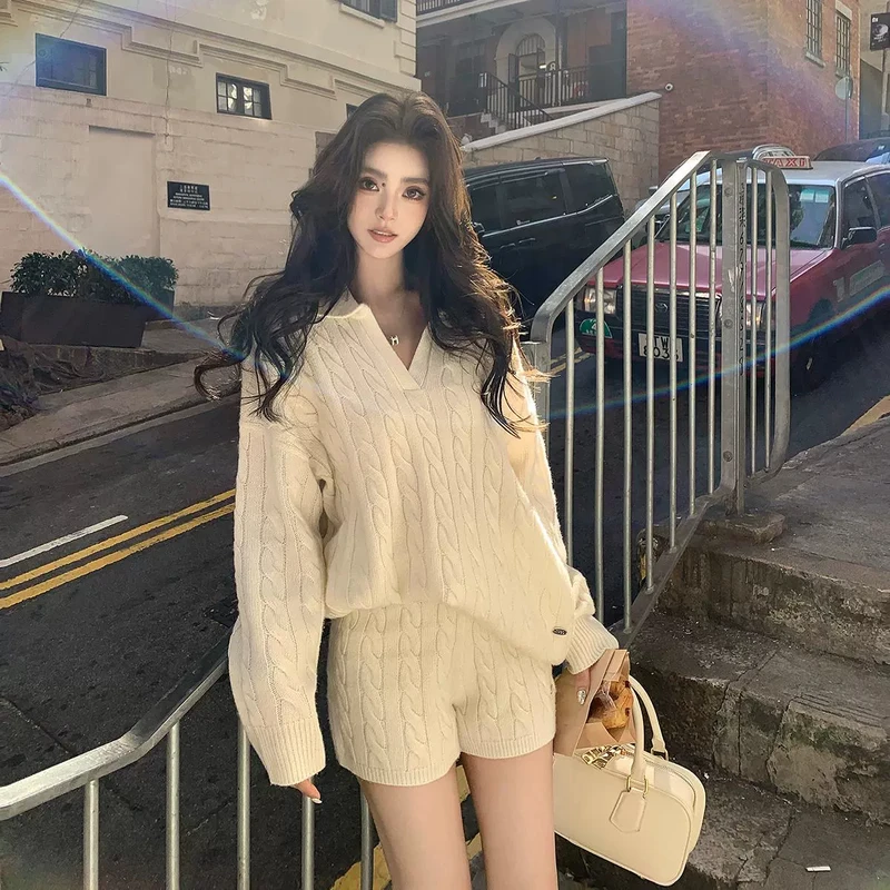 “新贵港女周末”爬山风松弛polo 奢感绵羊毛重工移针绞花套装